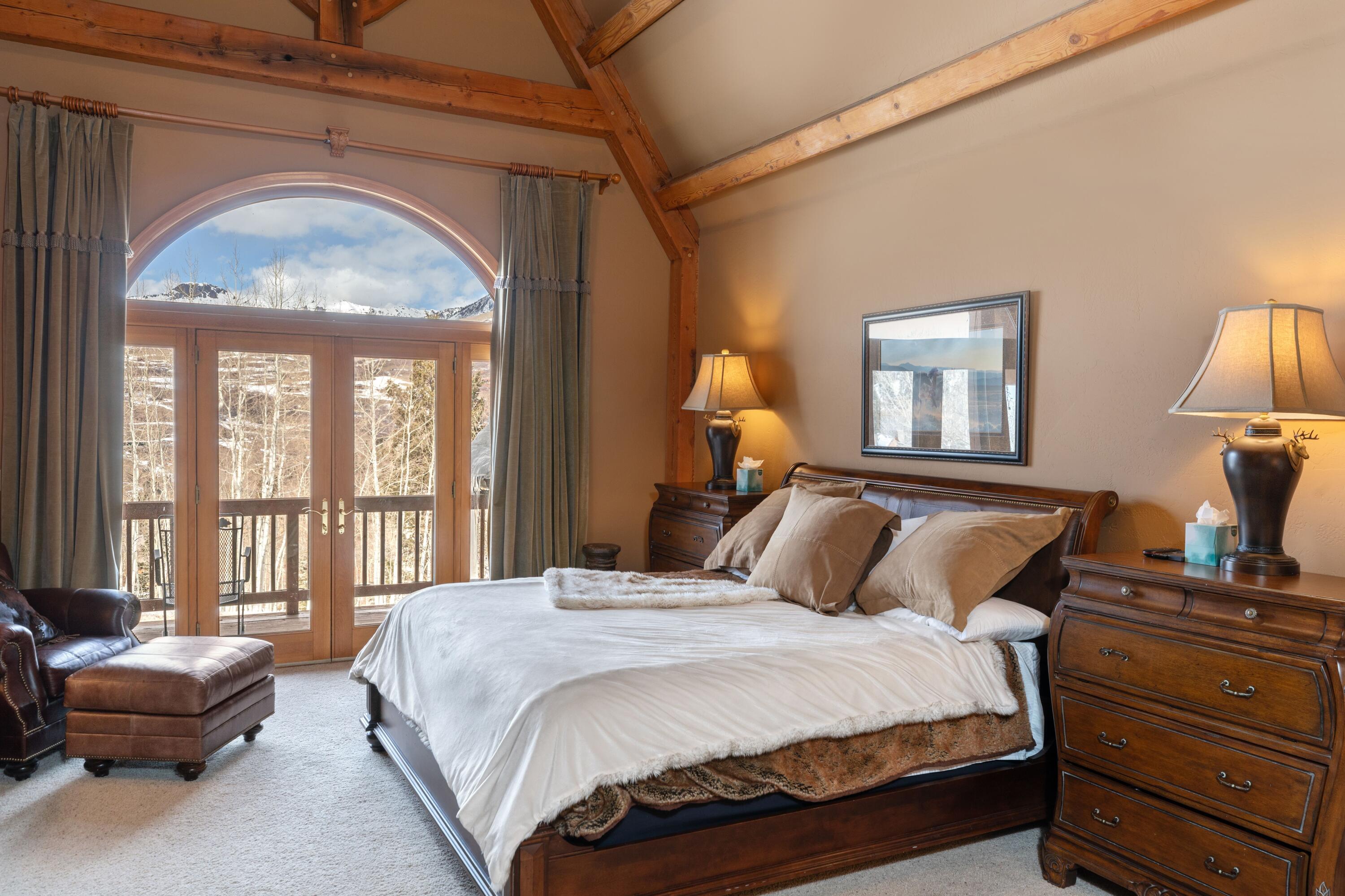 102 Double Eagle Way