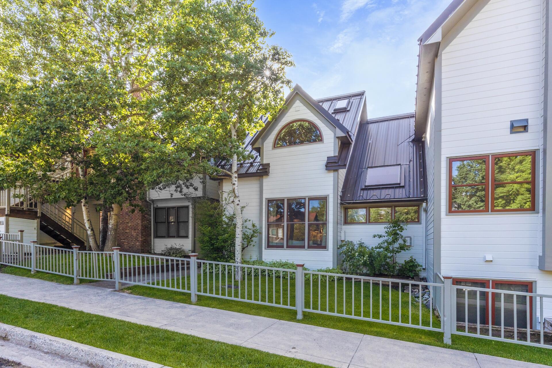 122 S Townsend
