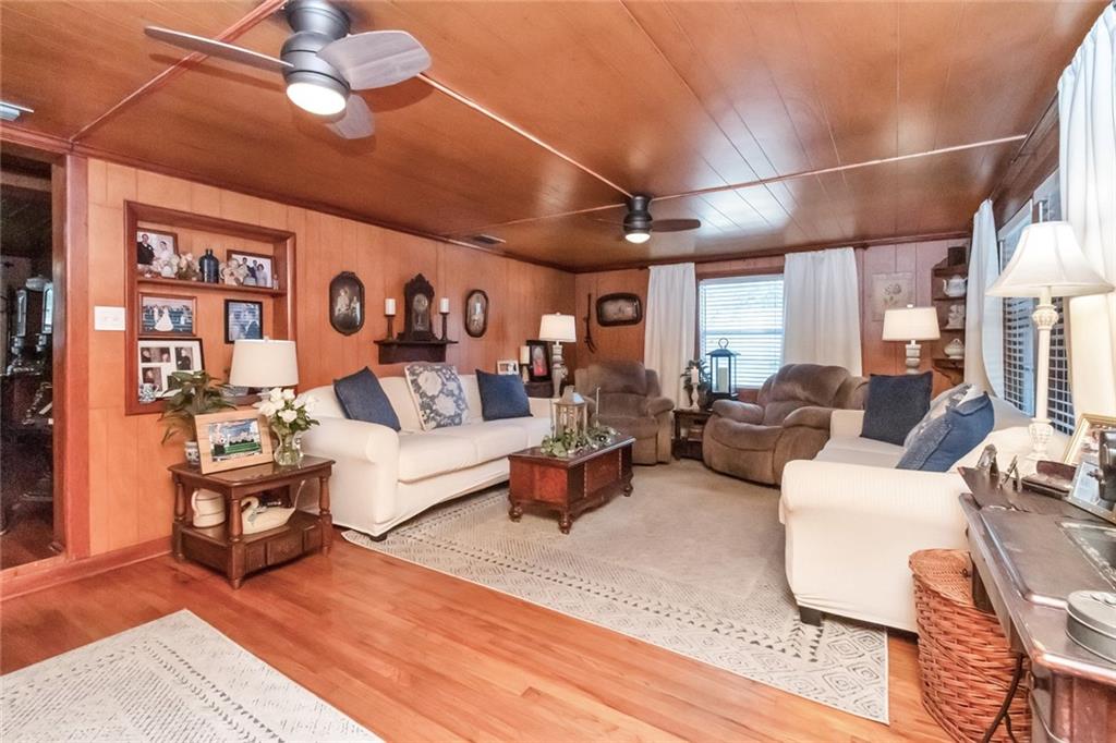 8309 Grand Oaks Drive