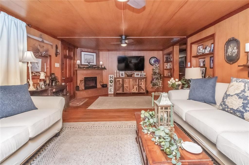 8309 Grand Oaks Drive