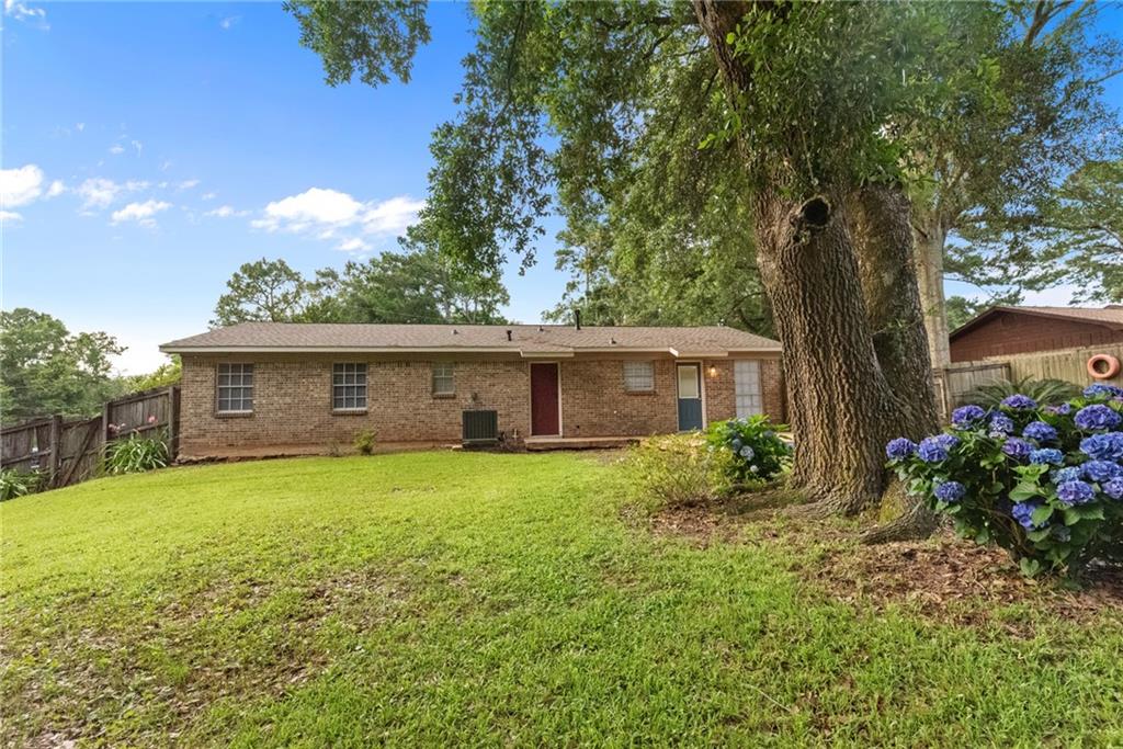 3175 Cedar Wood Drive N