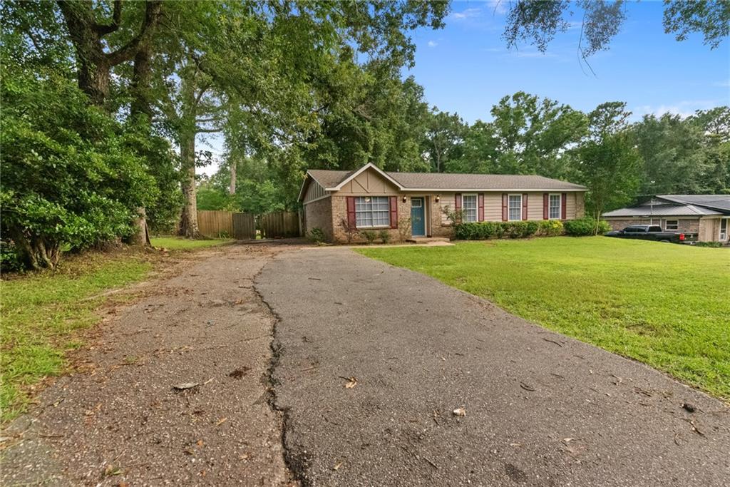 3175 Cedar Wood Drive N