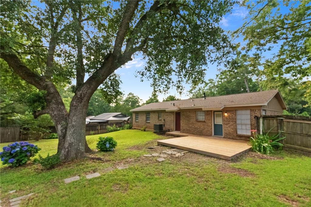 3175 Cedar Wood Drive N