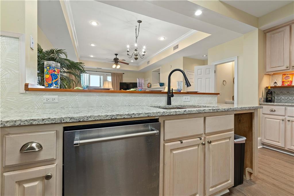 918 Delchamps Avenue # 4E