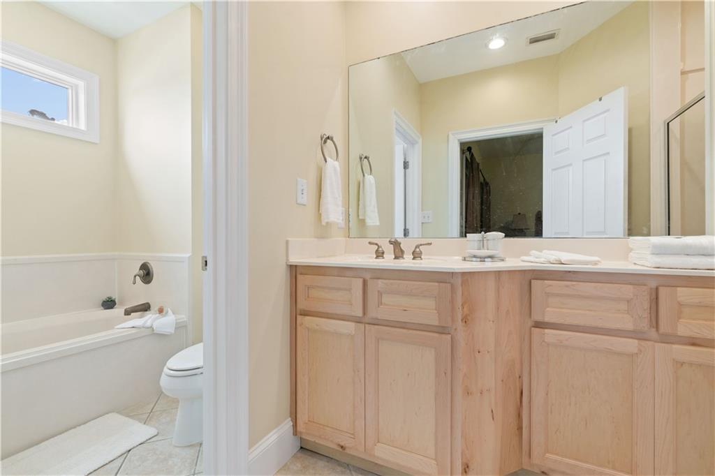 918 Delchamps Avenue # 4E