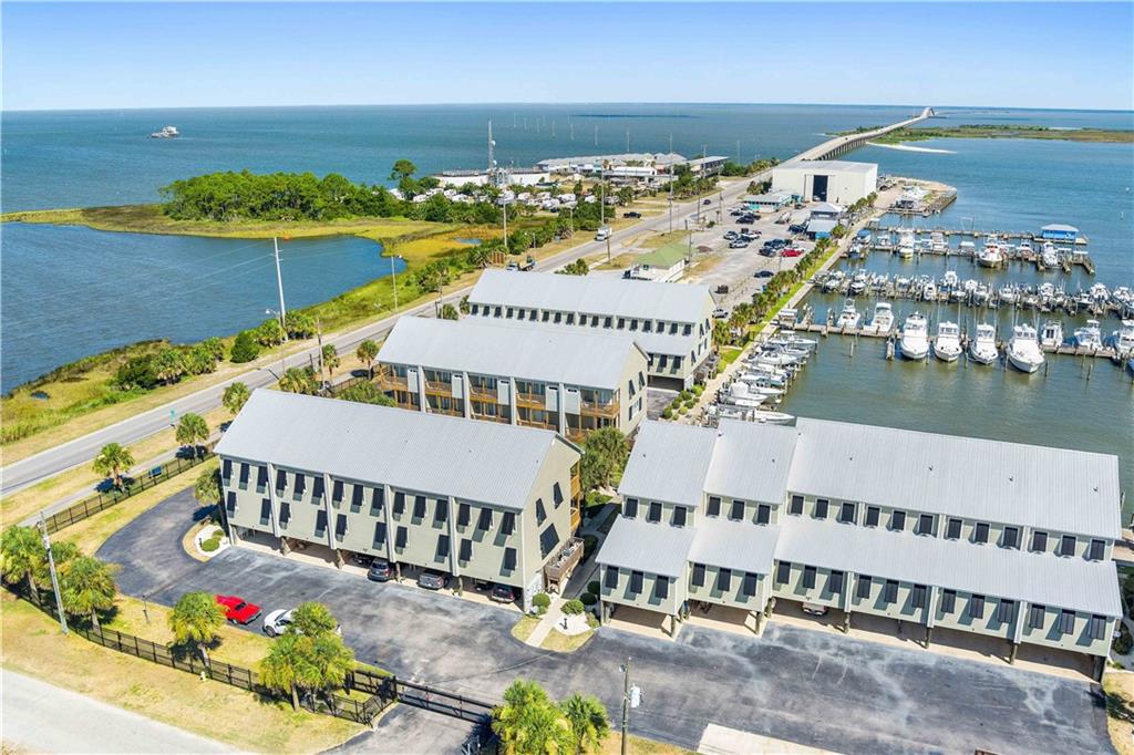 918 Delchamps Avenue # 4E