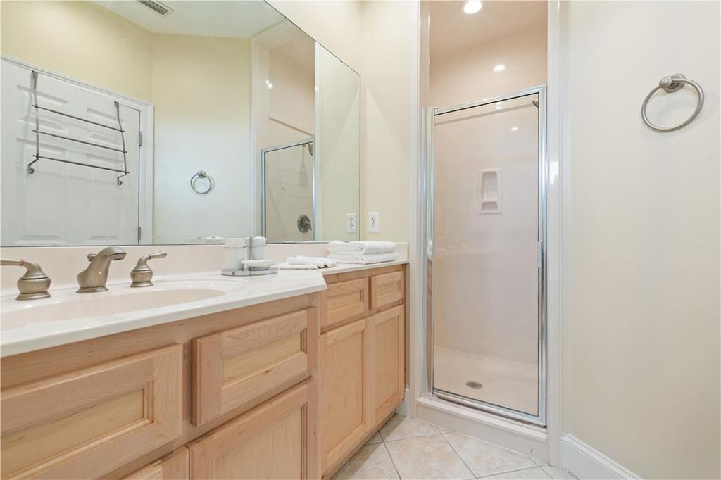 918 Delchamps Avenue # 4E