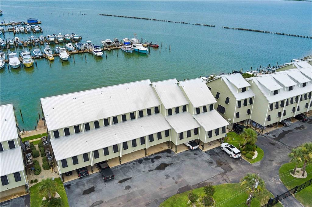 918 Delchamps Avenue # 4E