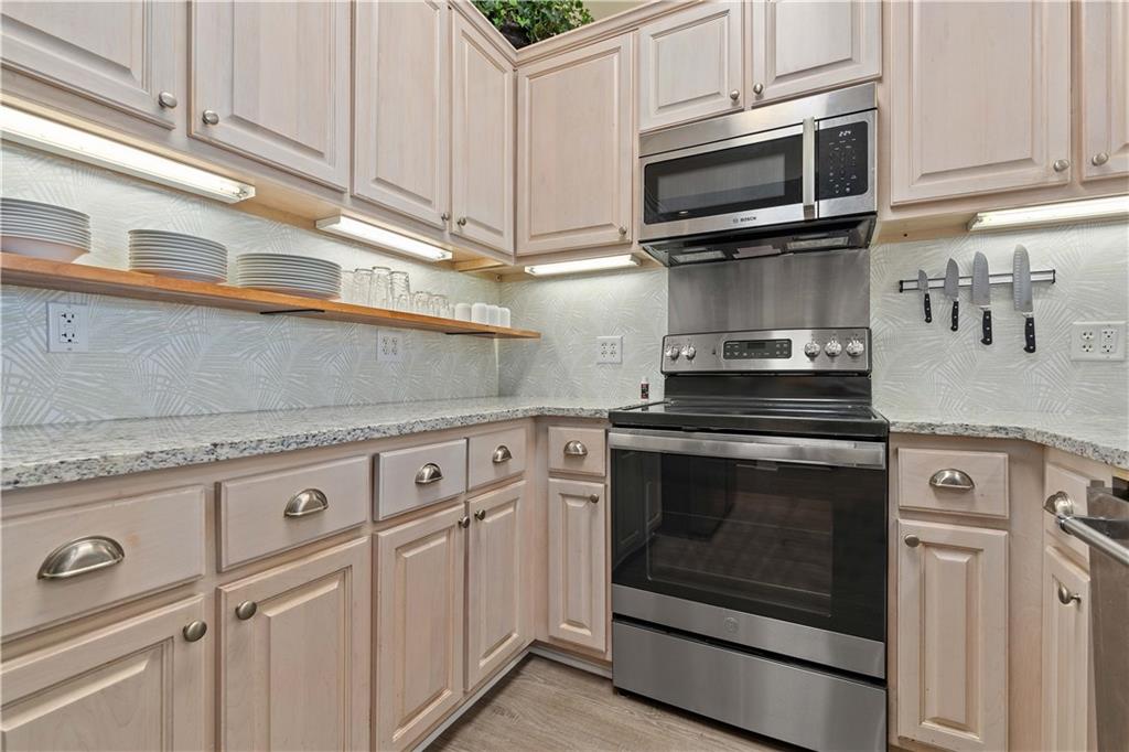 918 Delchamps Avenue # 4E