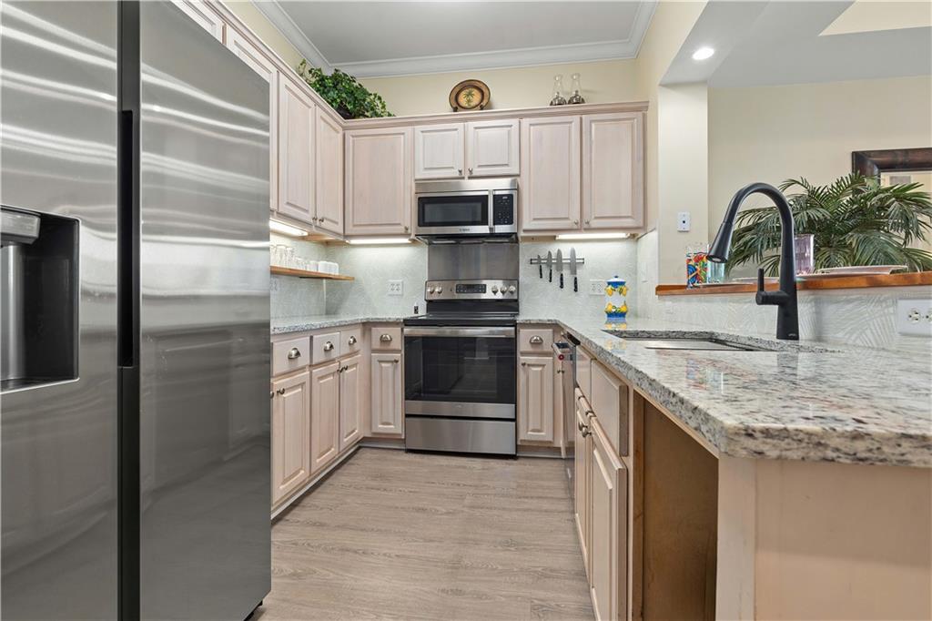 918 Delchamps Avenue # 4E