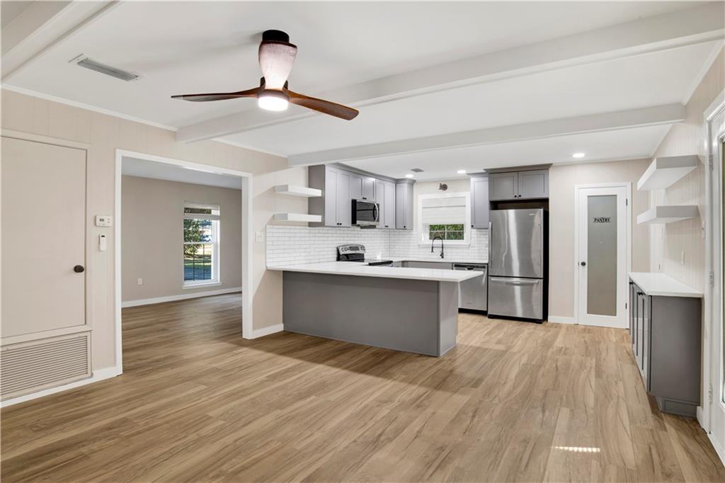 8618 Grand Country Lane