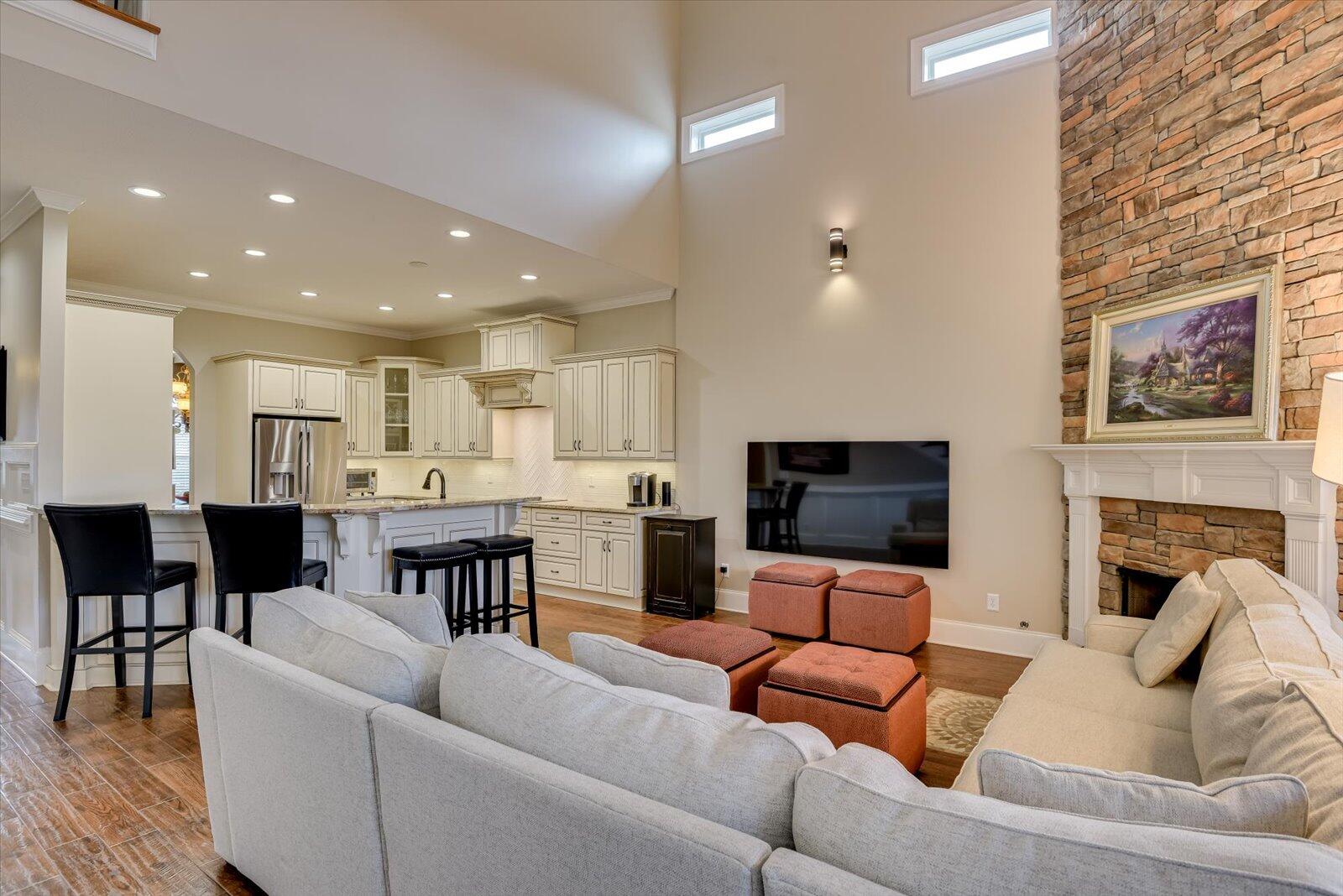870 WILLOW Lake