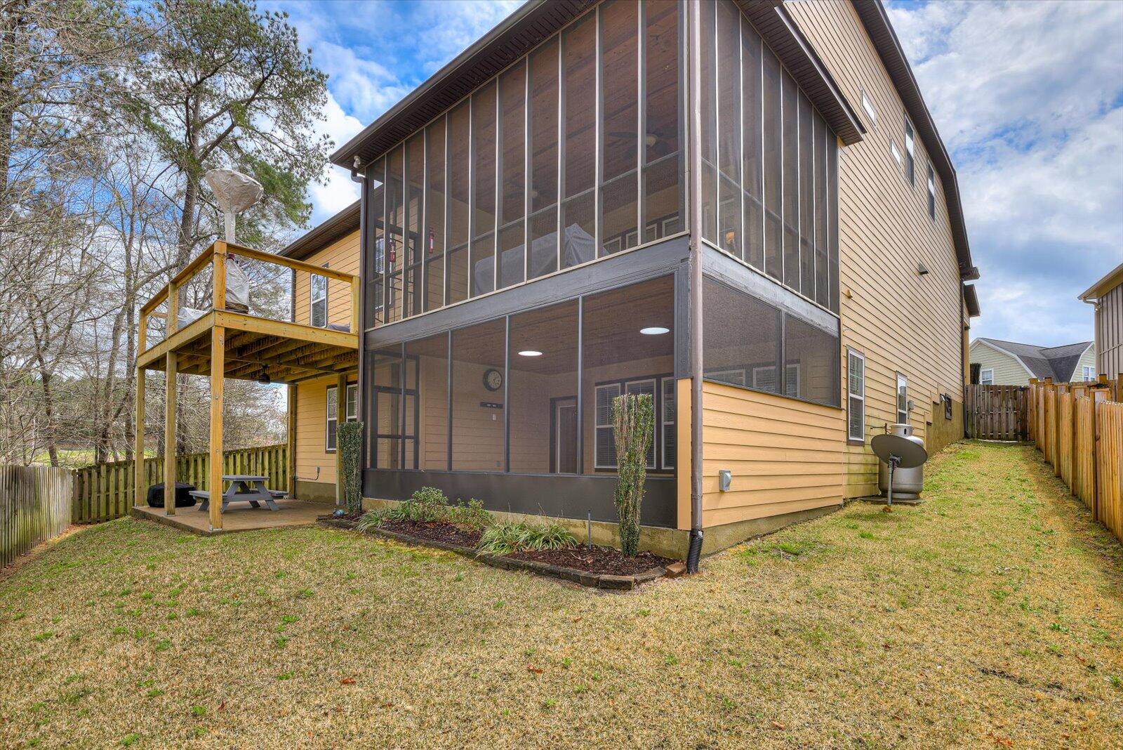 870 WILLOW Lake