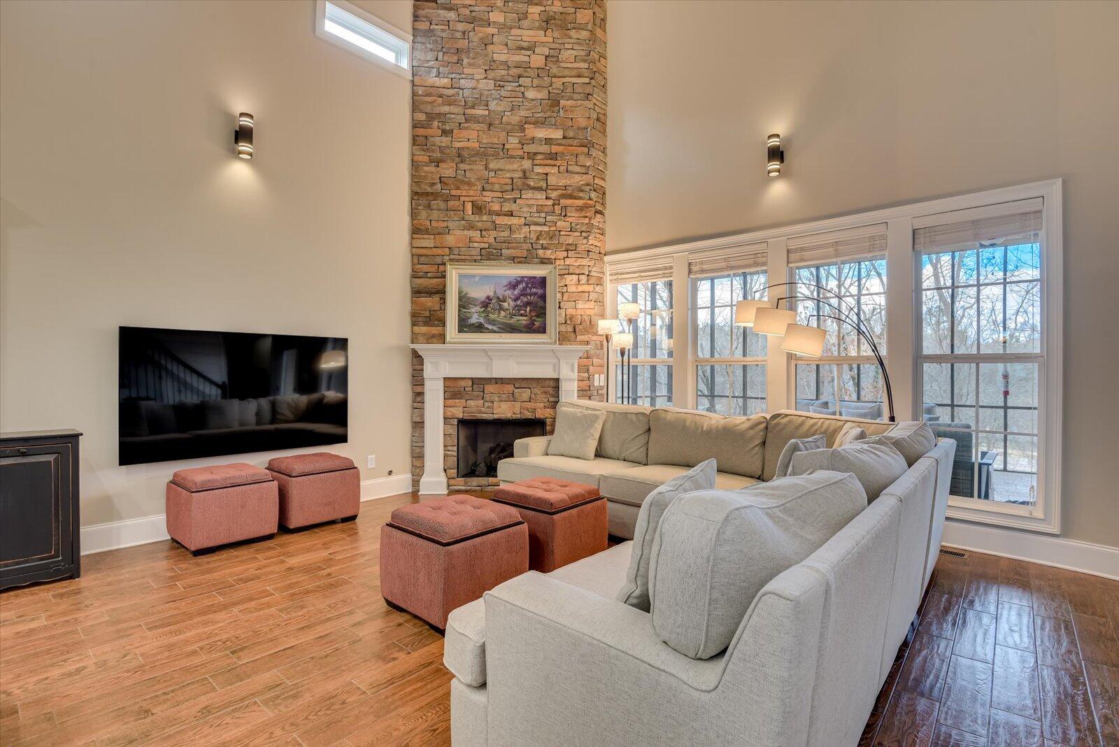 870 WILLOW Lake