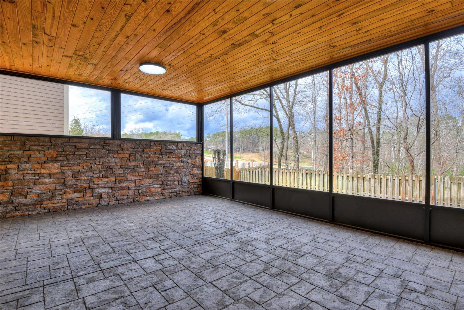 870 WILLOW Lake