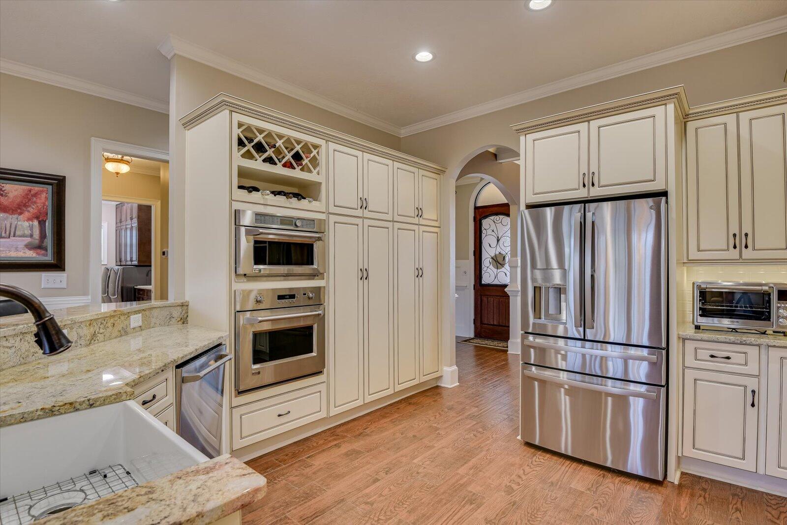 870 WILLOW Lake