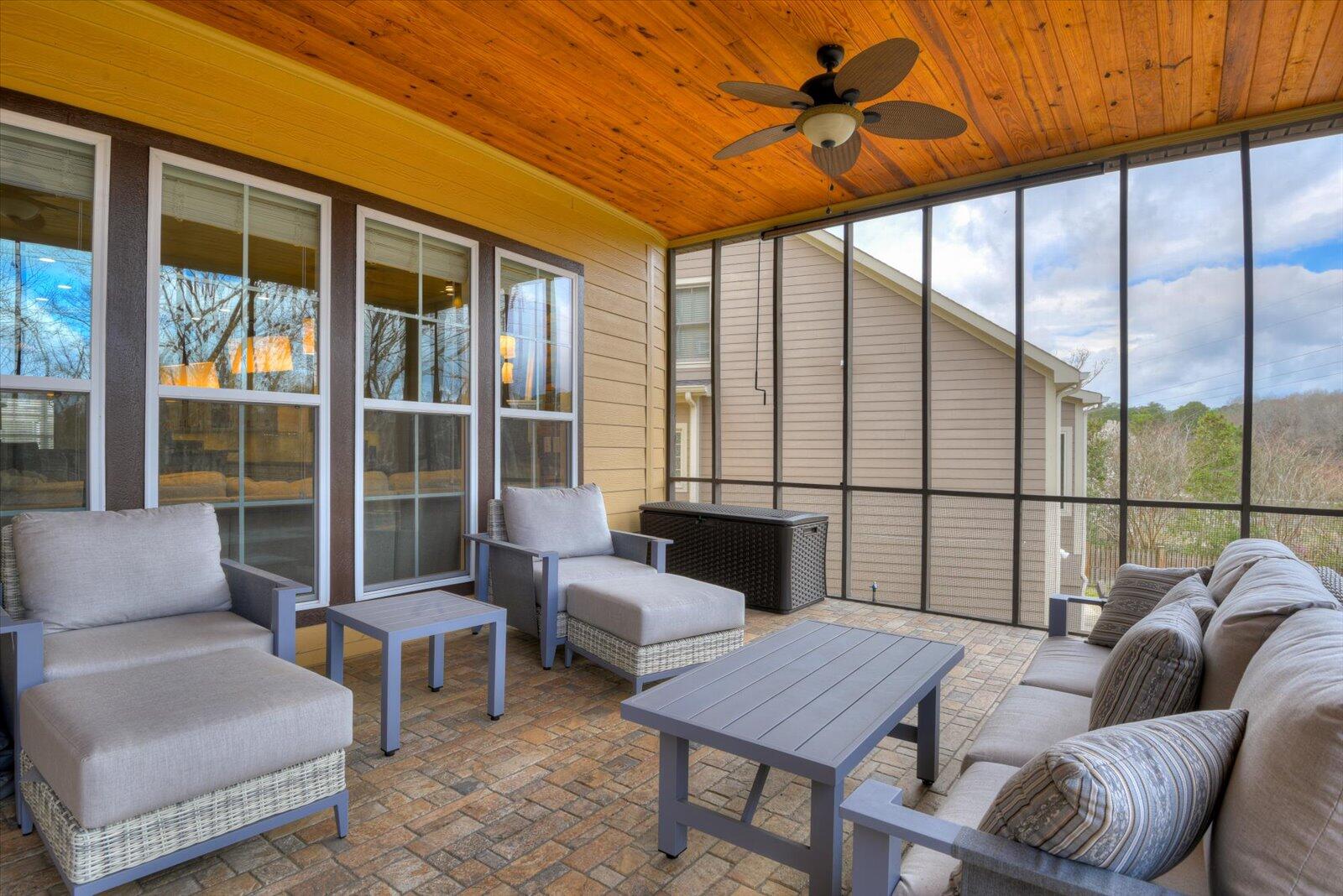 870 WILLOW Lake