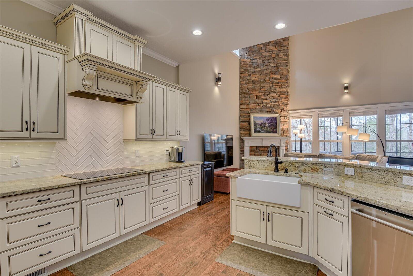 870 WILLOW Lake