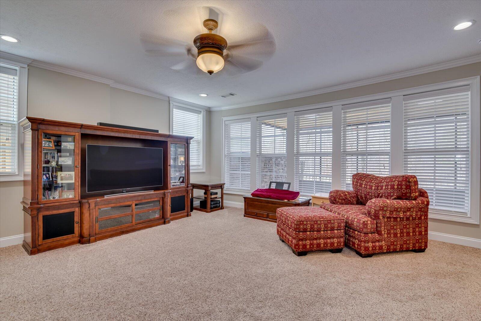 870 WILLOW Lake