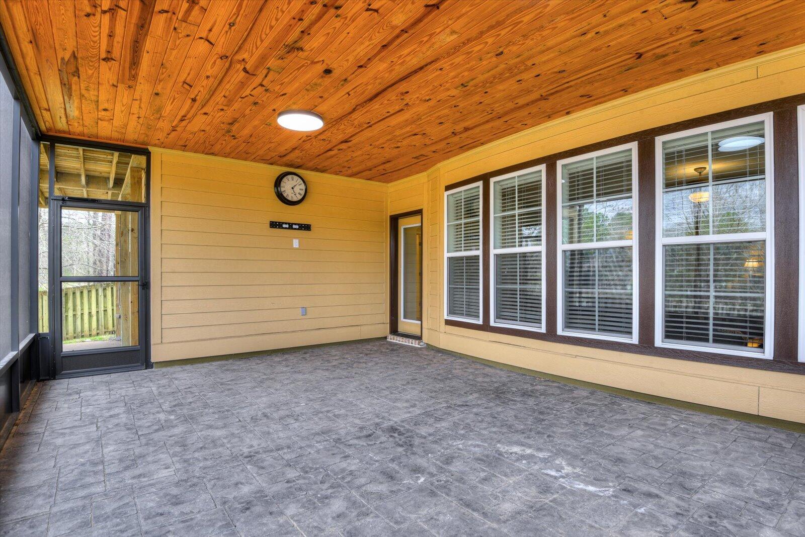 870 WILLOW Lake