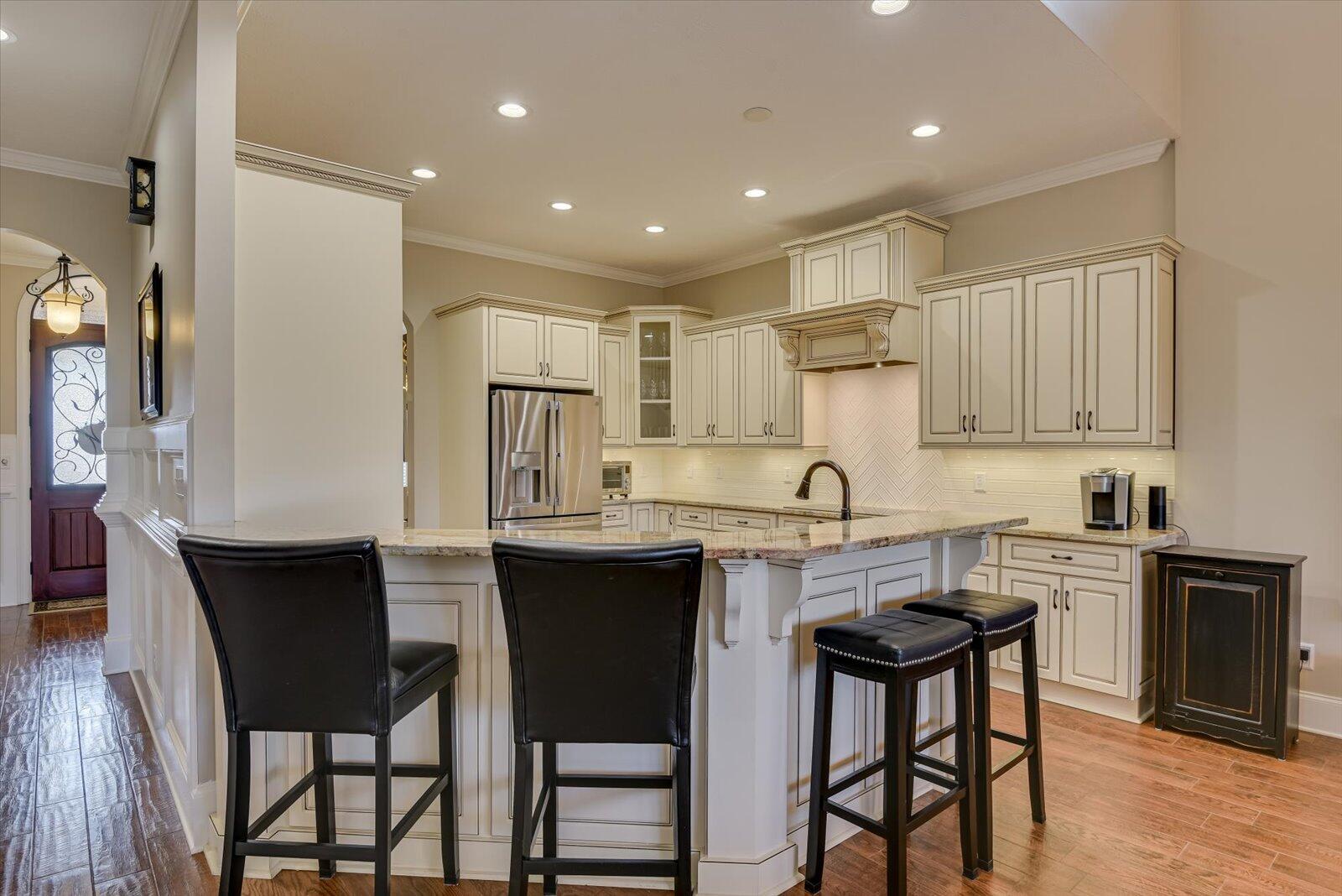 870 WILLOW Lake