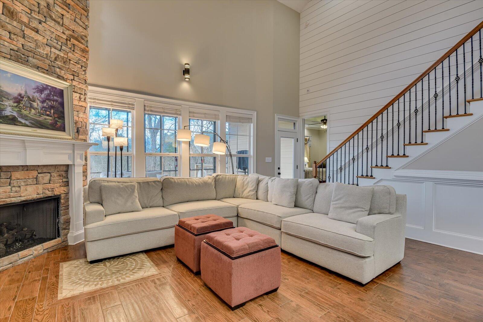 870 WILLOW Lake