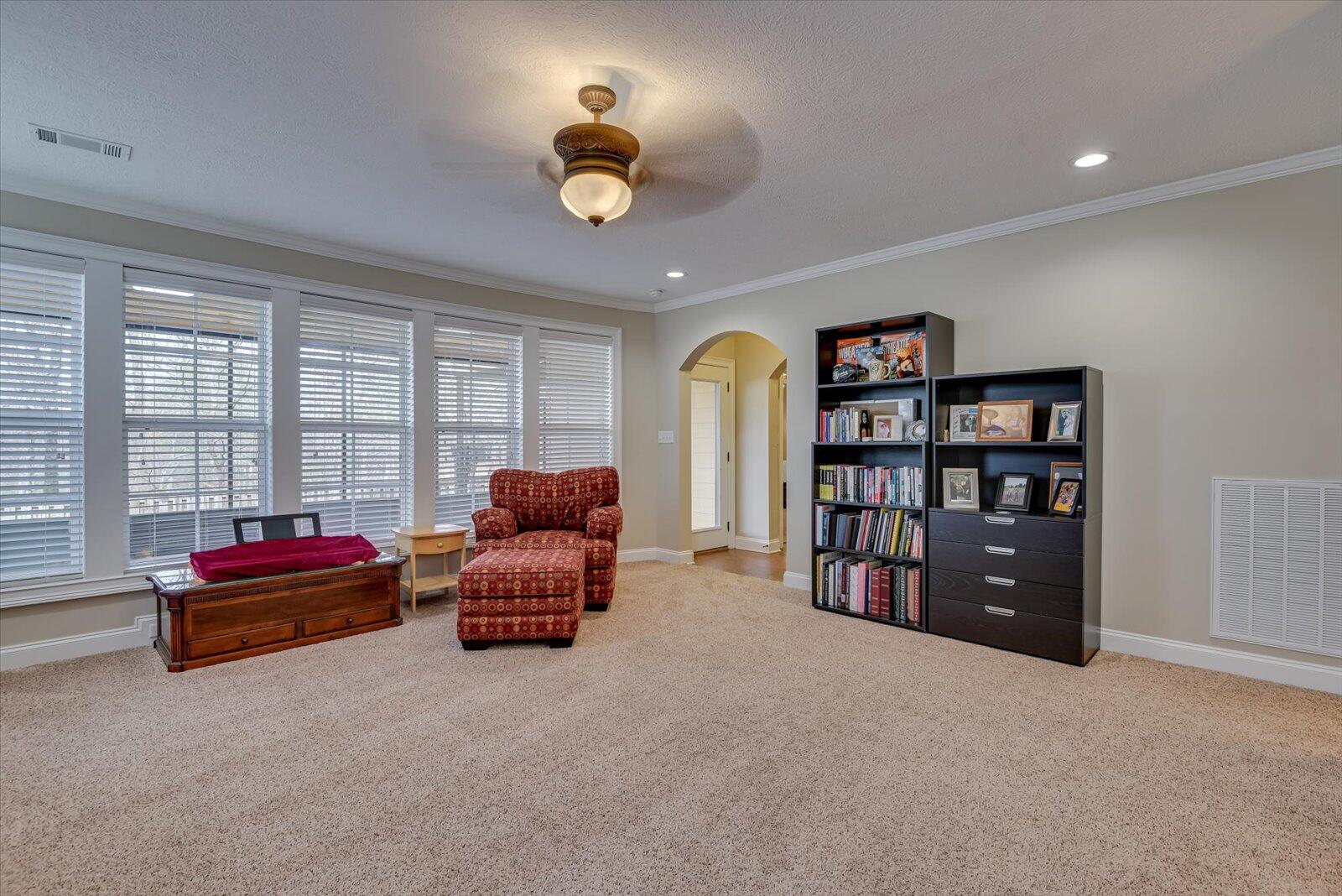 870 WILLOW Lake
