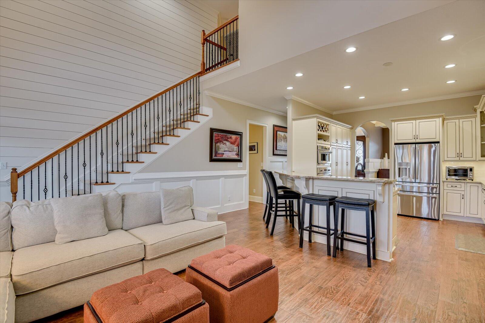 870 WILLOW Lake