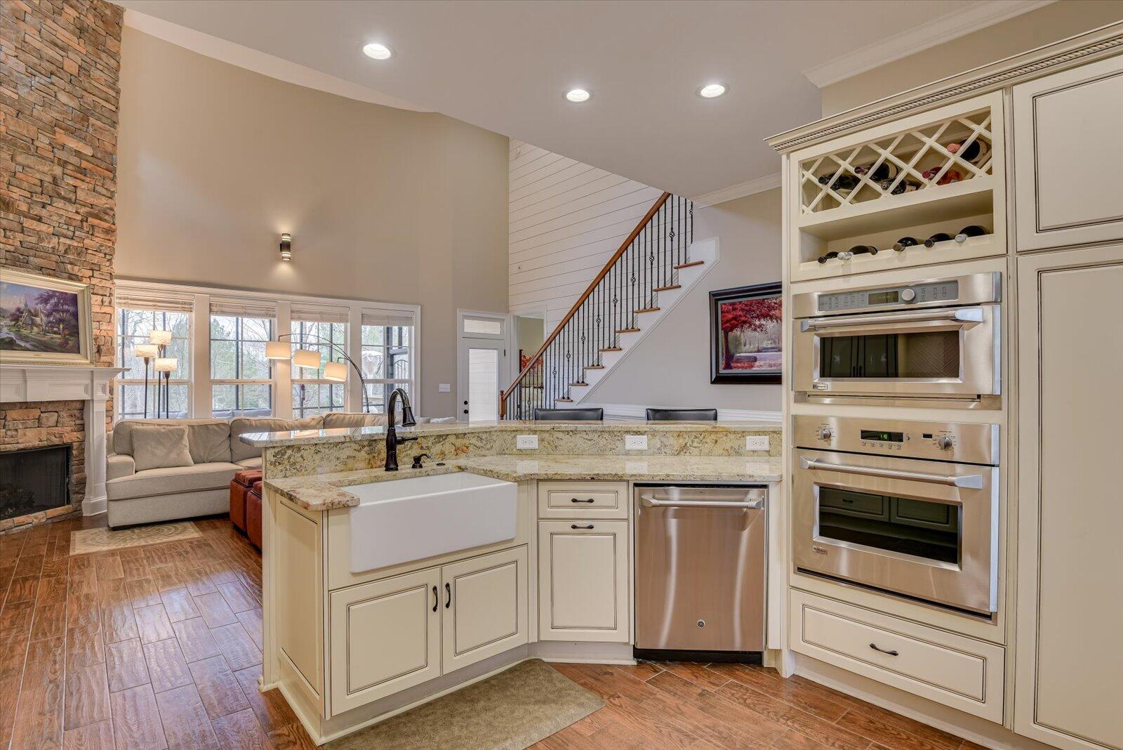 870 WILLOW Lake