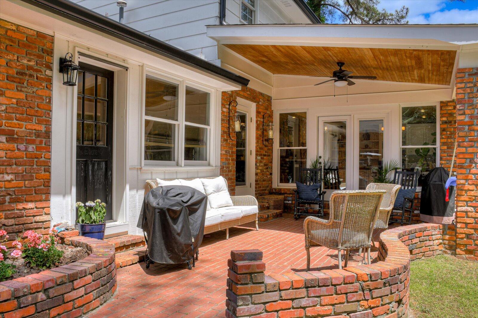 437 SCOTTS Way