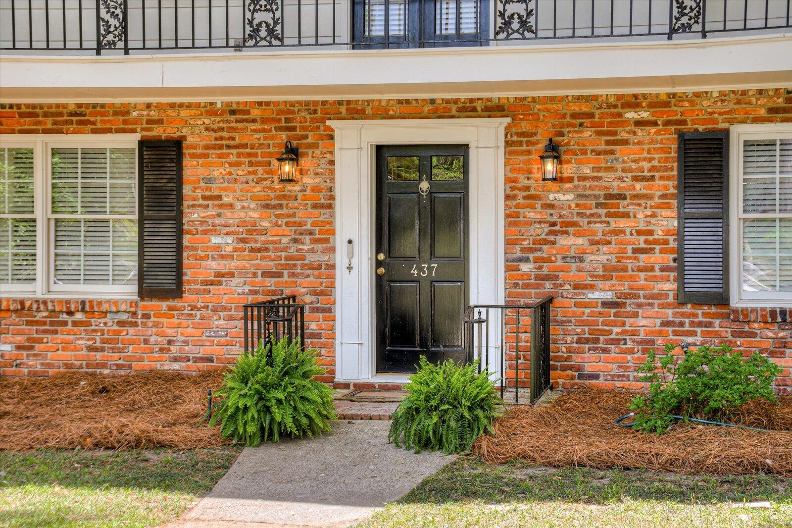 437 SCOTTS Way