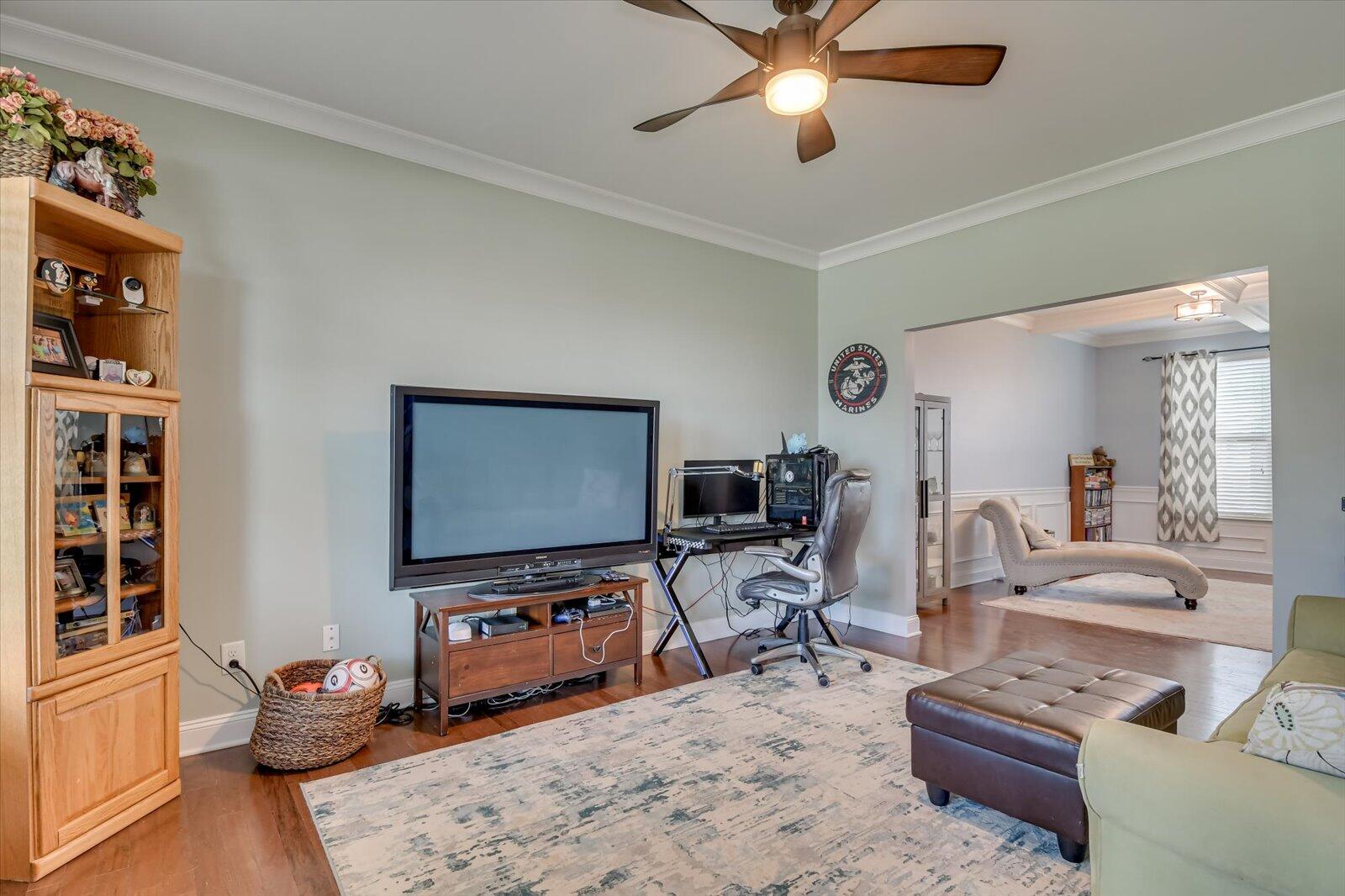 1421 DOOLEY Lane
