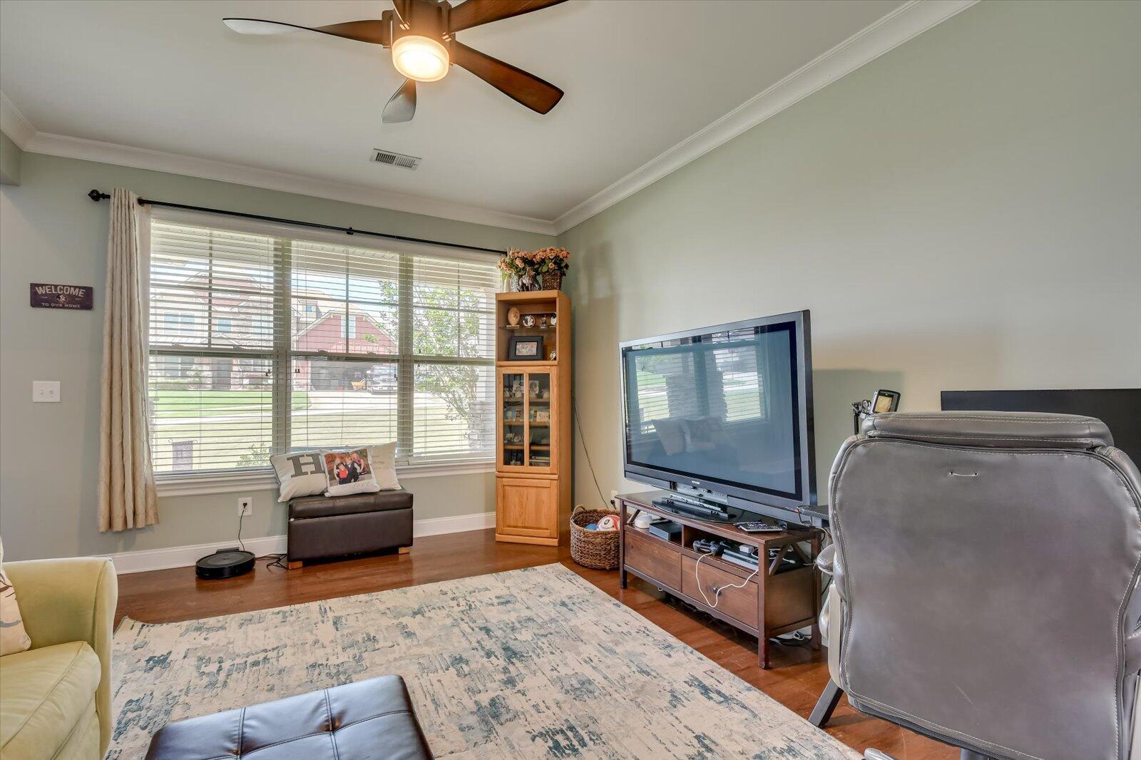 1421 DOOLEY Lane