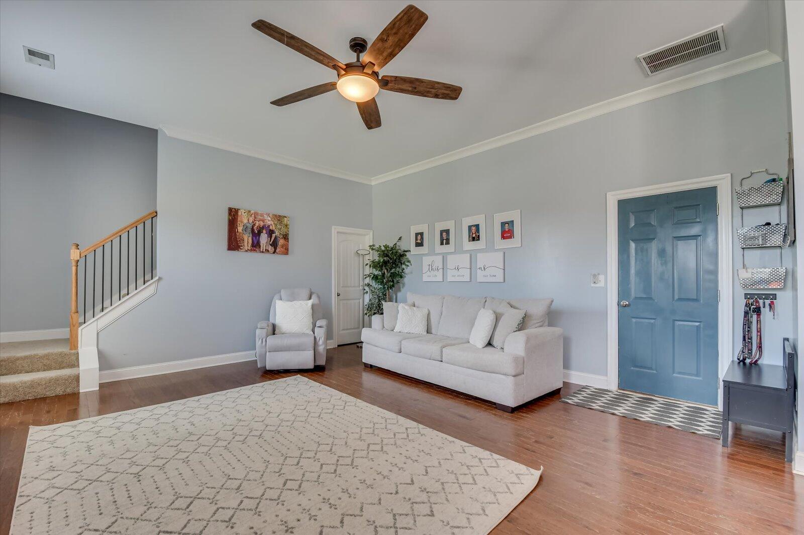 1421 DOOLEY Lane