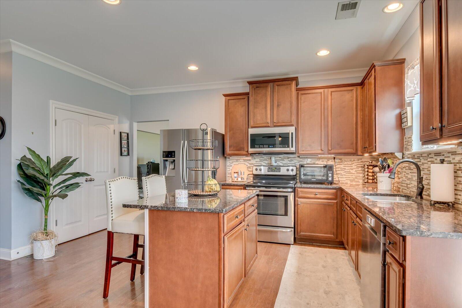 1421 DOOLEY Lane
