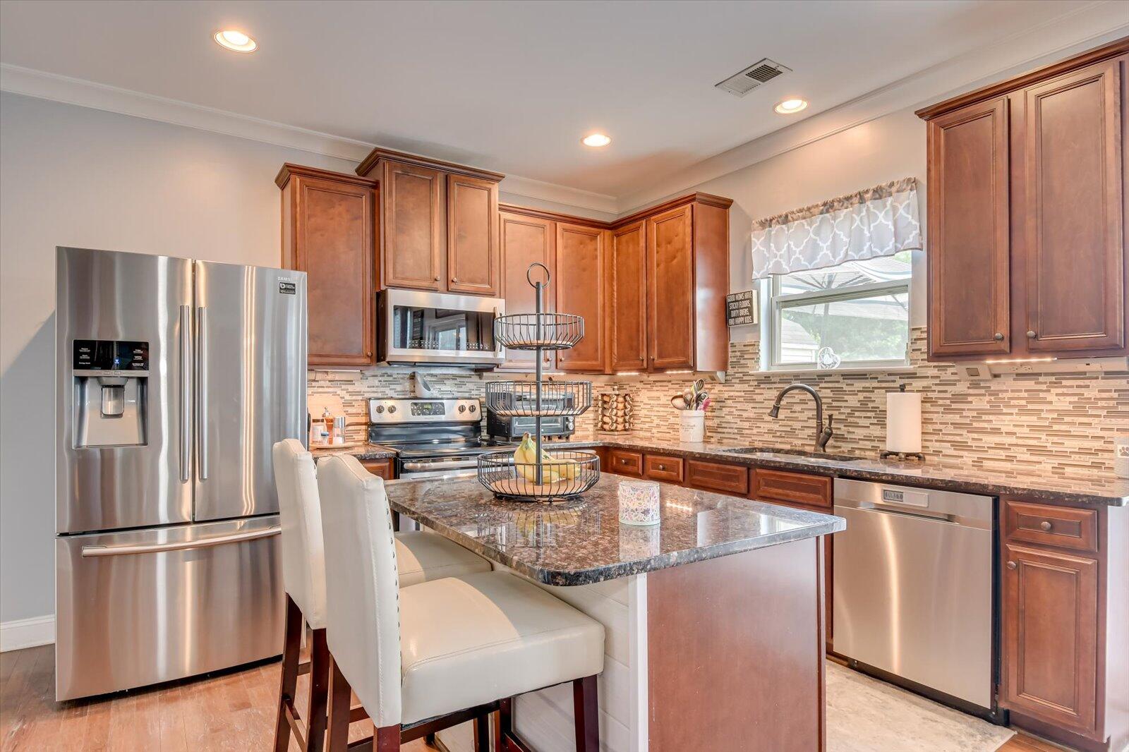 1421 DOOLEY Lane
