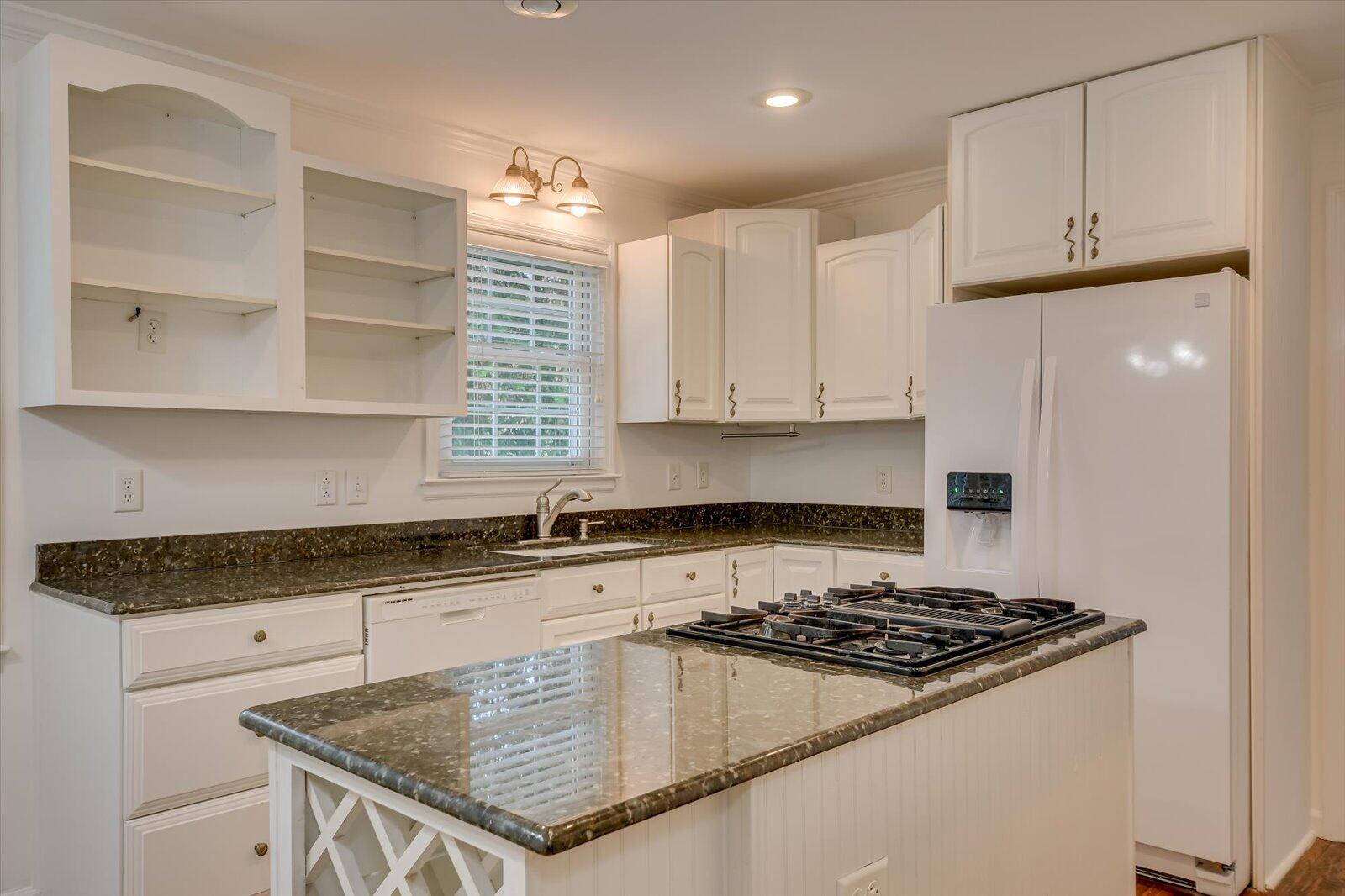 3005 LAKE FOREST Drive
