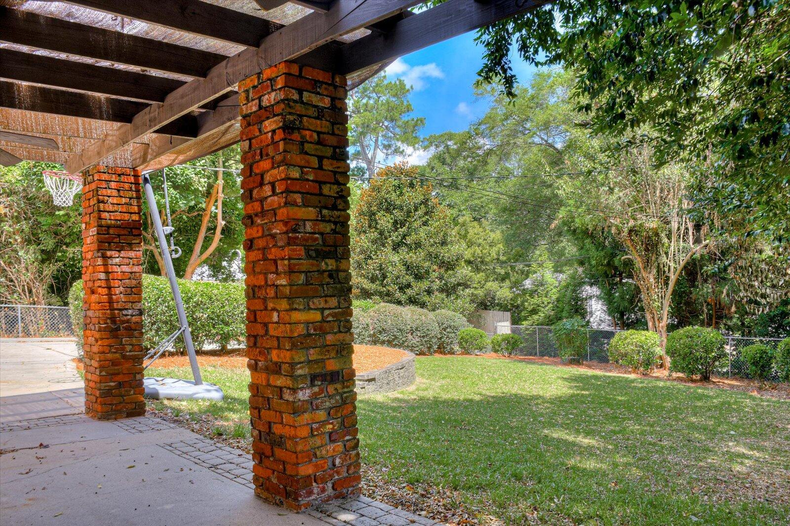 3005 LAKE FOREST Drive