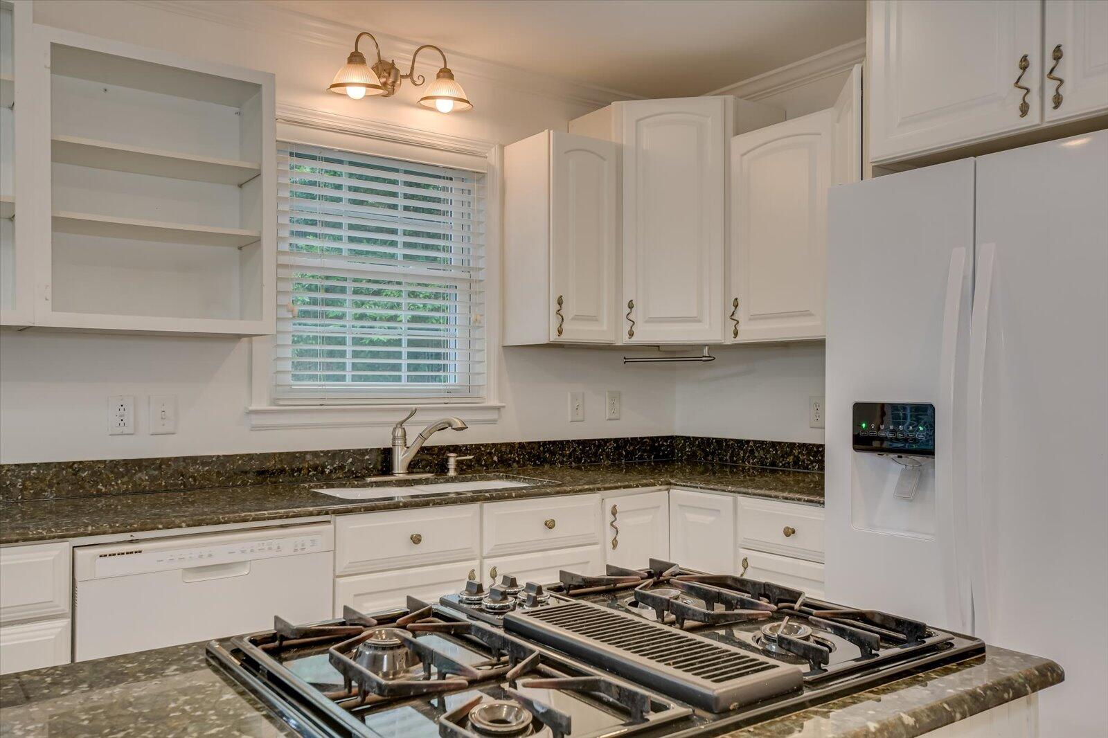 3005 LAKE FOREST Drive