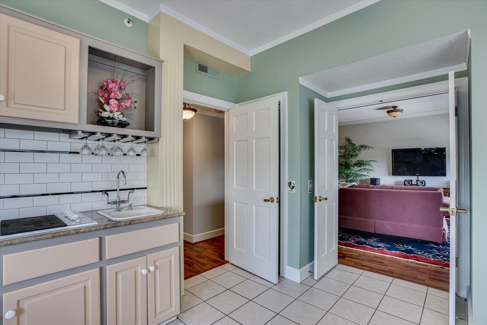 1 SEVENTH Street 1104 1104