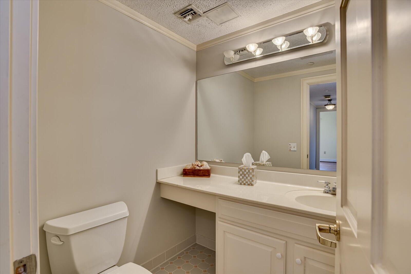 1 SEVENTH Street 1104 1104