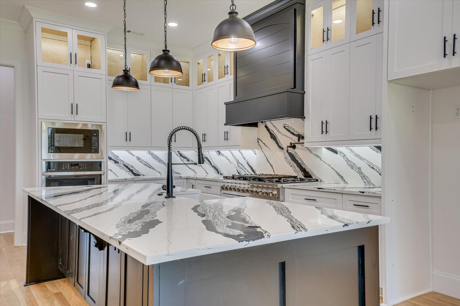 3761 KNOB HILL FARM Road