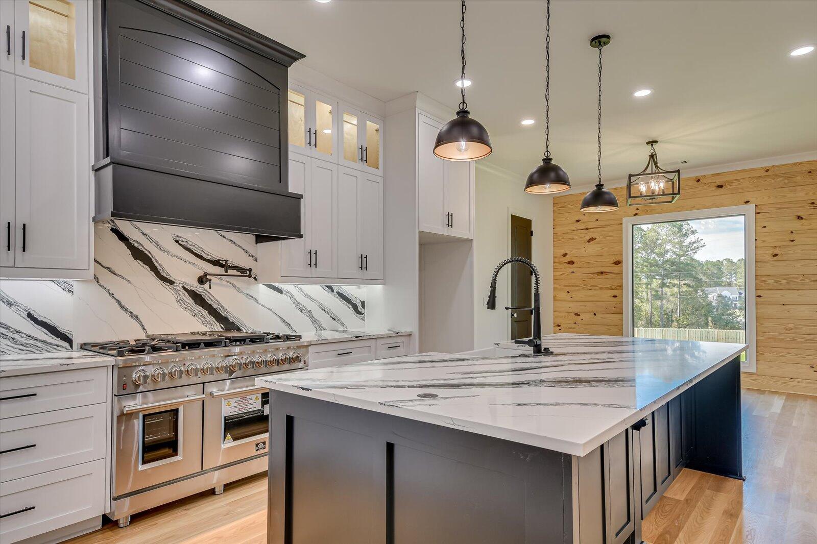 3761 KNOB HILL FARM Road