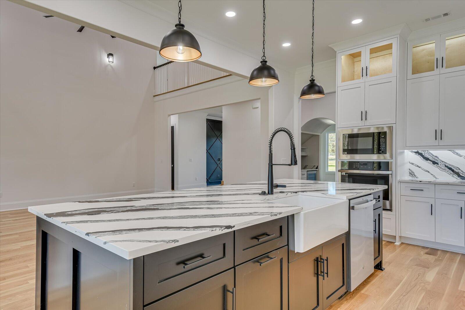 3761 KNOB HILL FARM Road