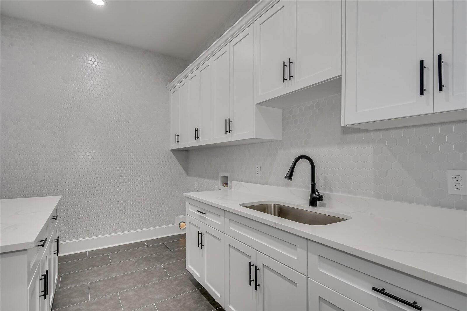 3761 KNOB HILL FARM Road