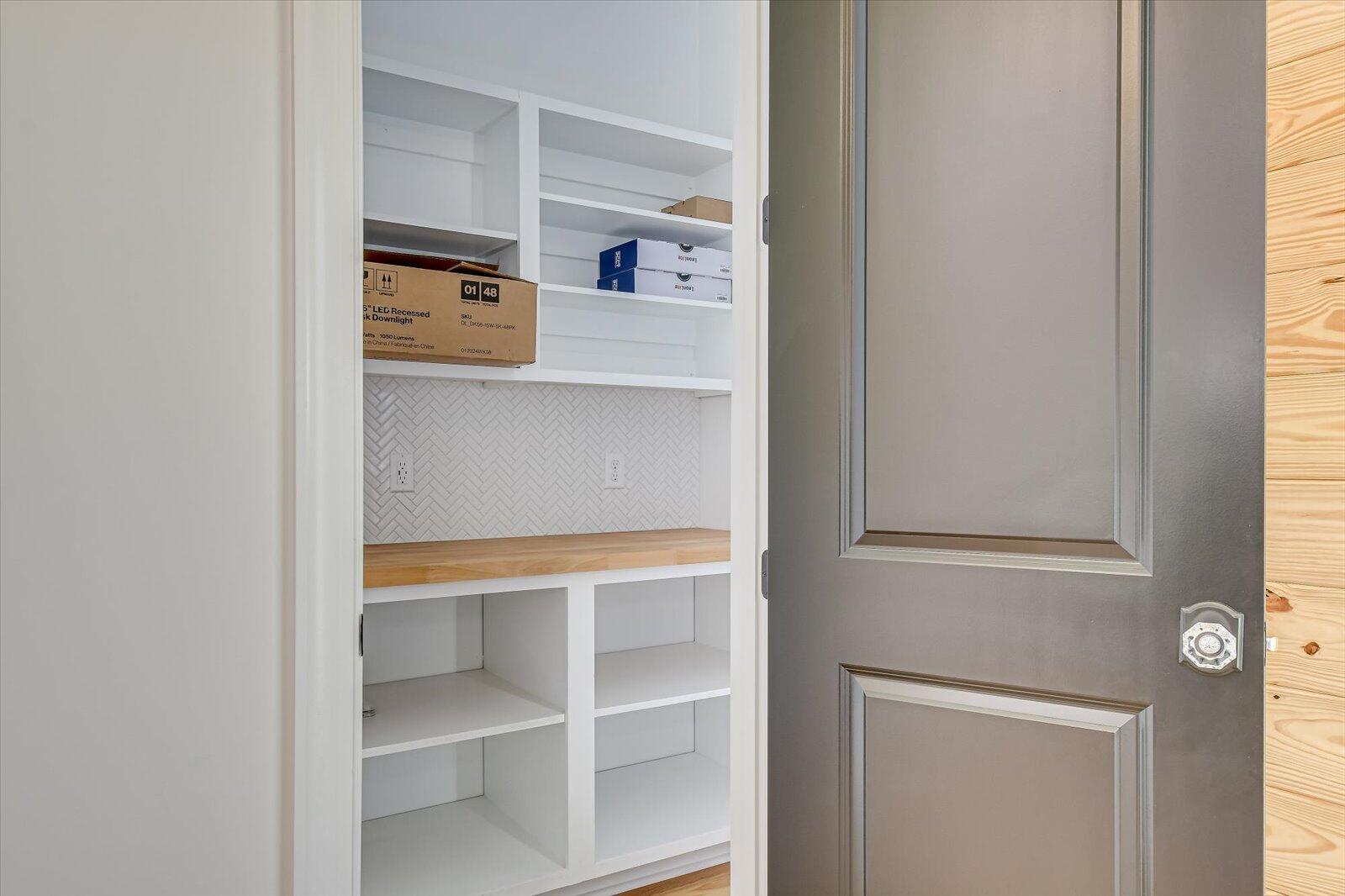 3761 KNOB HILL FARM Road