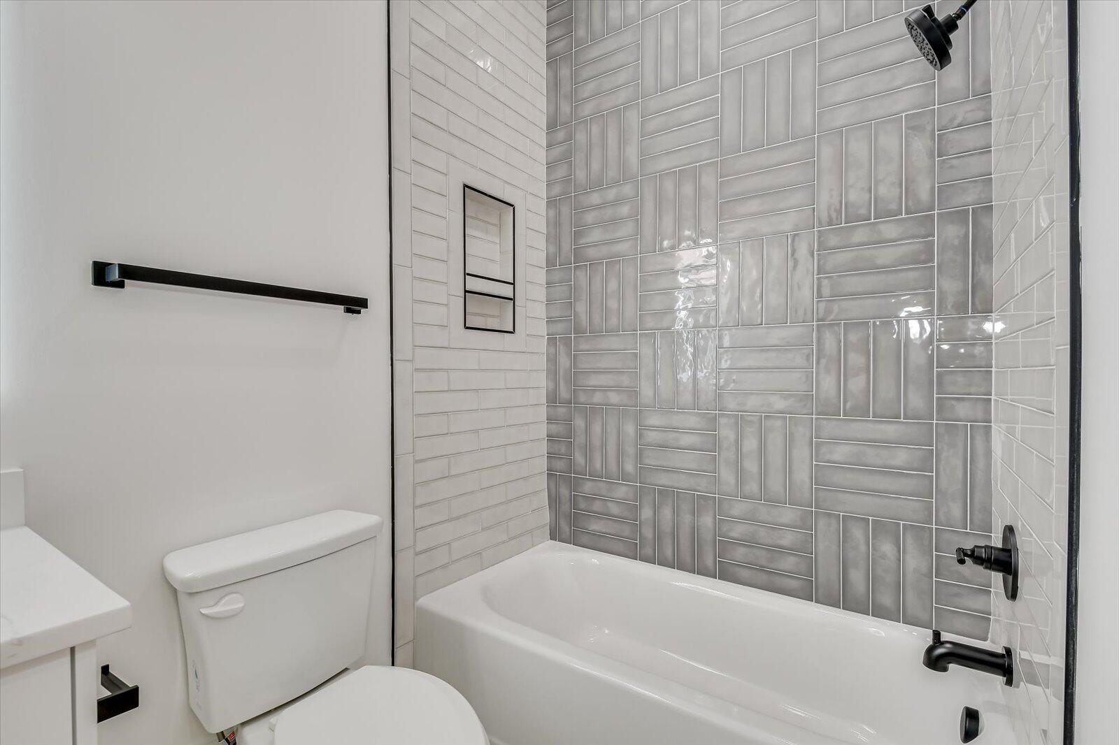 3761 KNOB HILL FARM Road