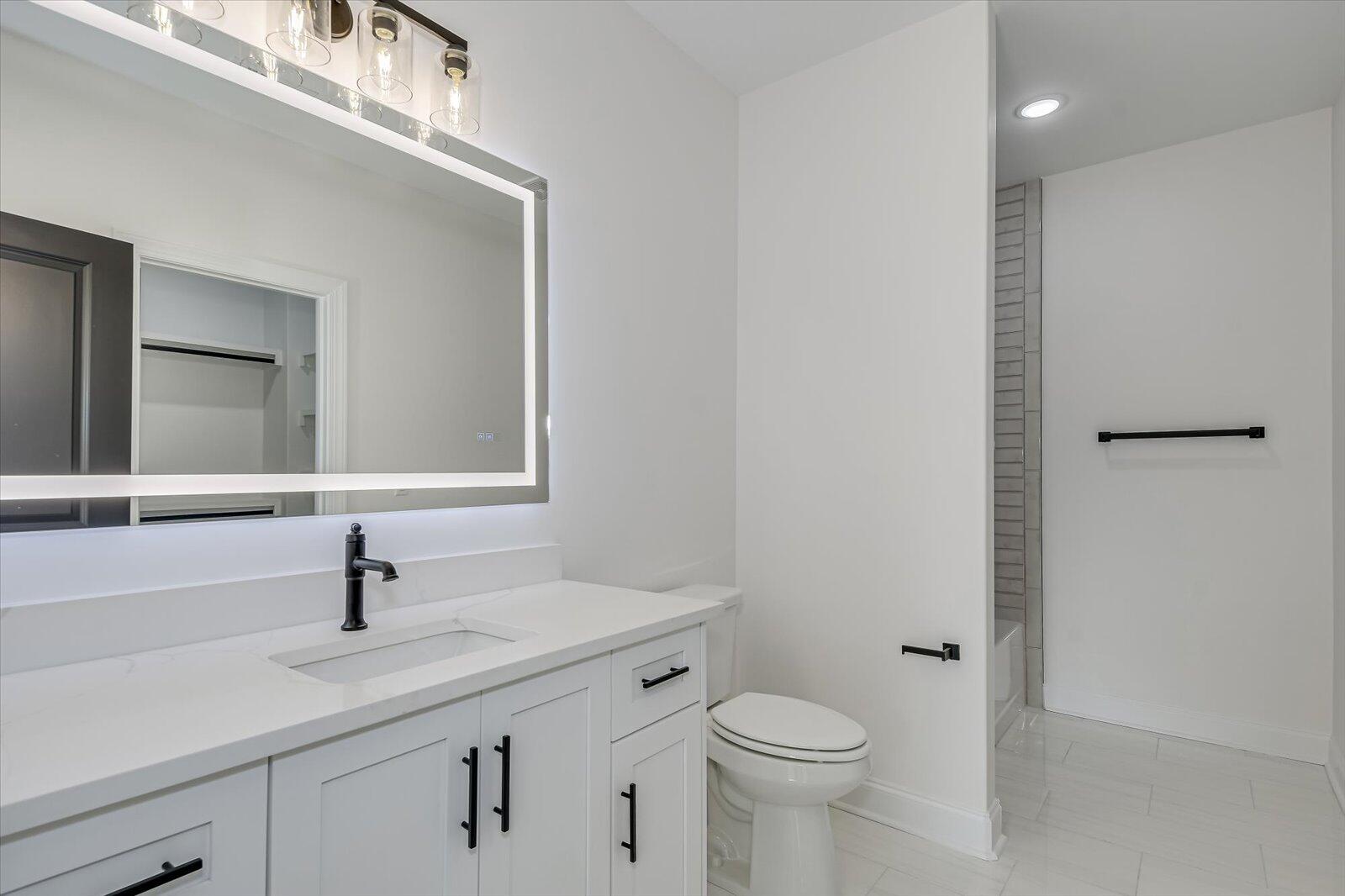 3761 KNOB HILL FARM Road