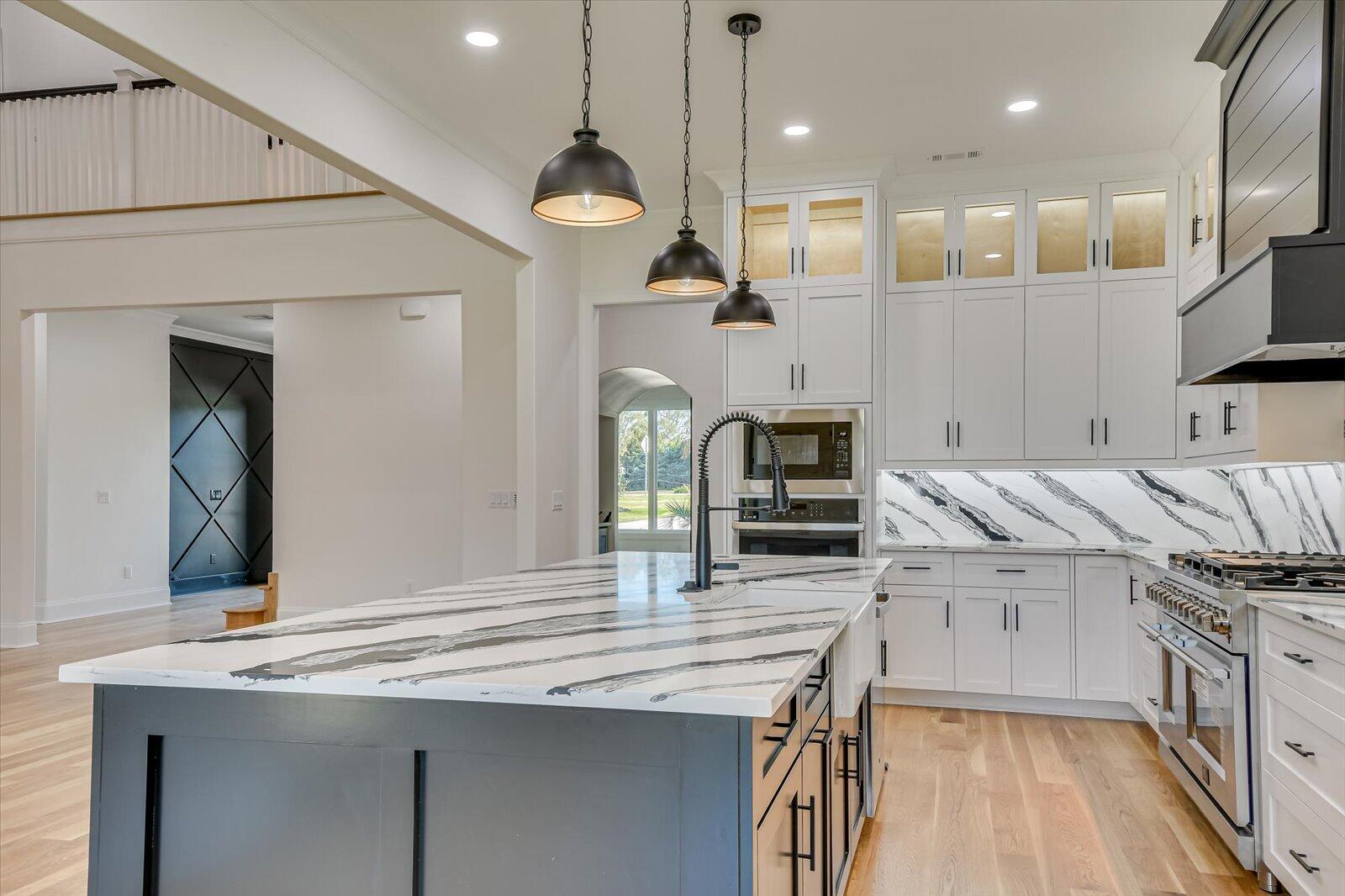 3761 KNOB HILL FARM Road