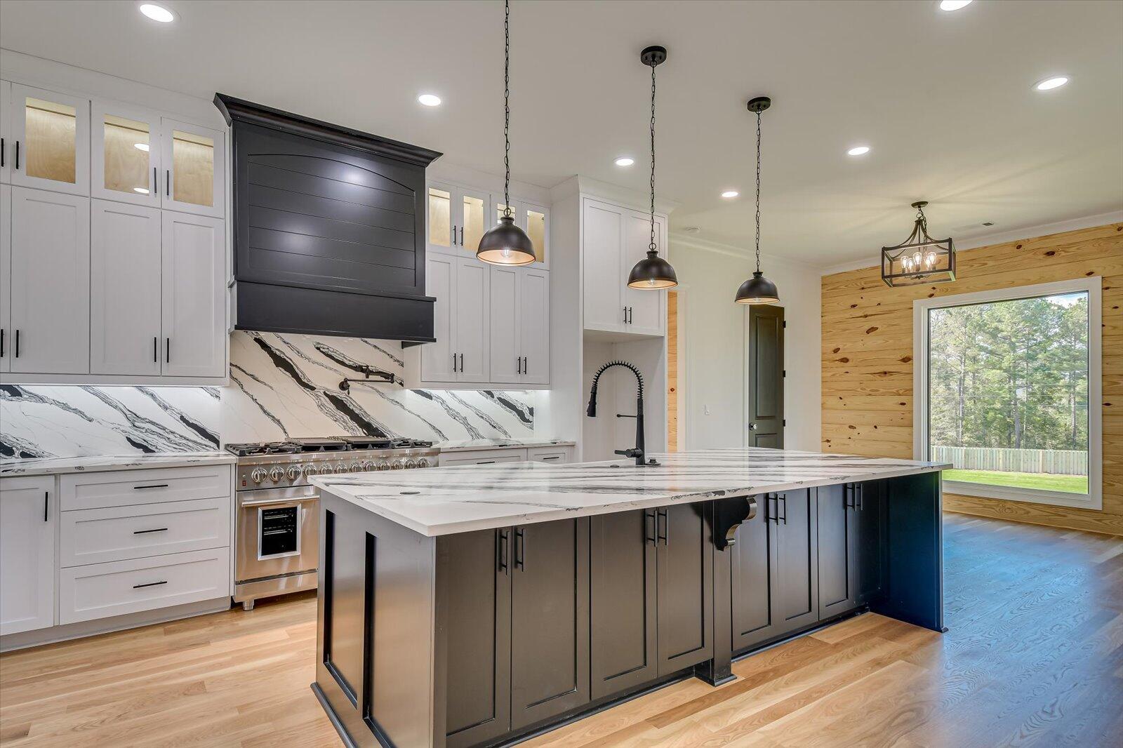 3761 KNOB HILL FARM Road